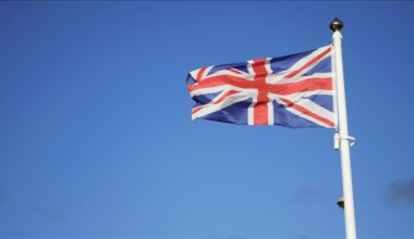 Frustration britannique face au retard français dans la lutte contre les « bateaux-taxis »