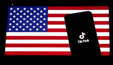 Macron dénonce la « naïveté » de l’Europe face aux plateformes sociales américaines et chinoises