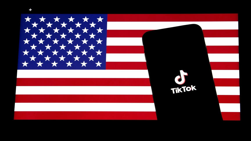 Macron dénonce la « naïveté » de l’Europe face aux plateformes sociales américaines et chinoises