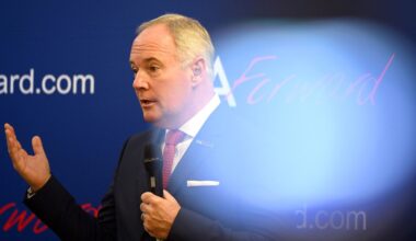 Mayer concède déjà sa défaite face une "illusion de démocratie"