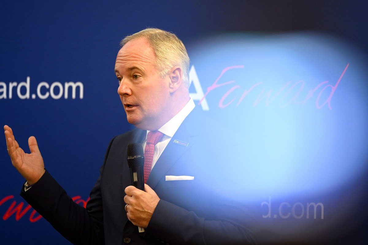 Mayer concède déjà sa défaite face une "illusion de démocratie"