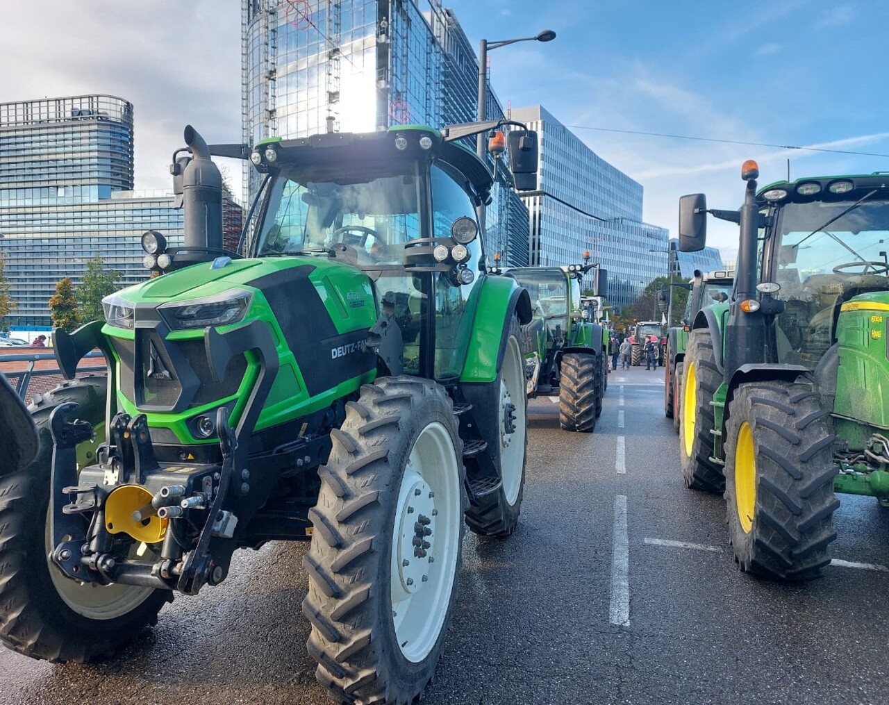 VIDEO. Des agriculteurs venus de toute l'Europe ont manifesté ce mardi à Strasbourg : voici pourquoi