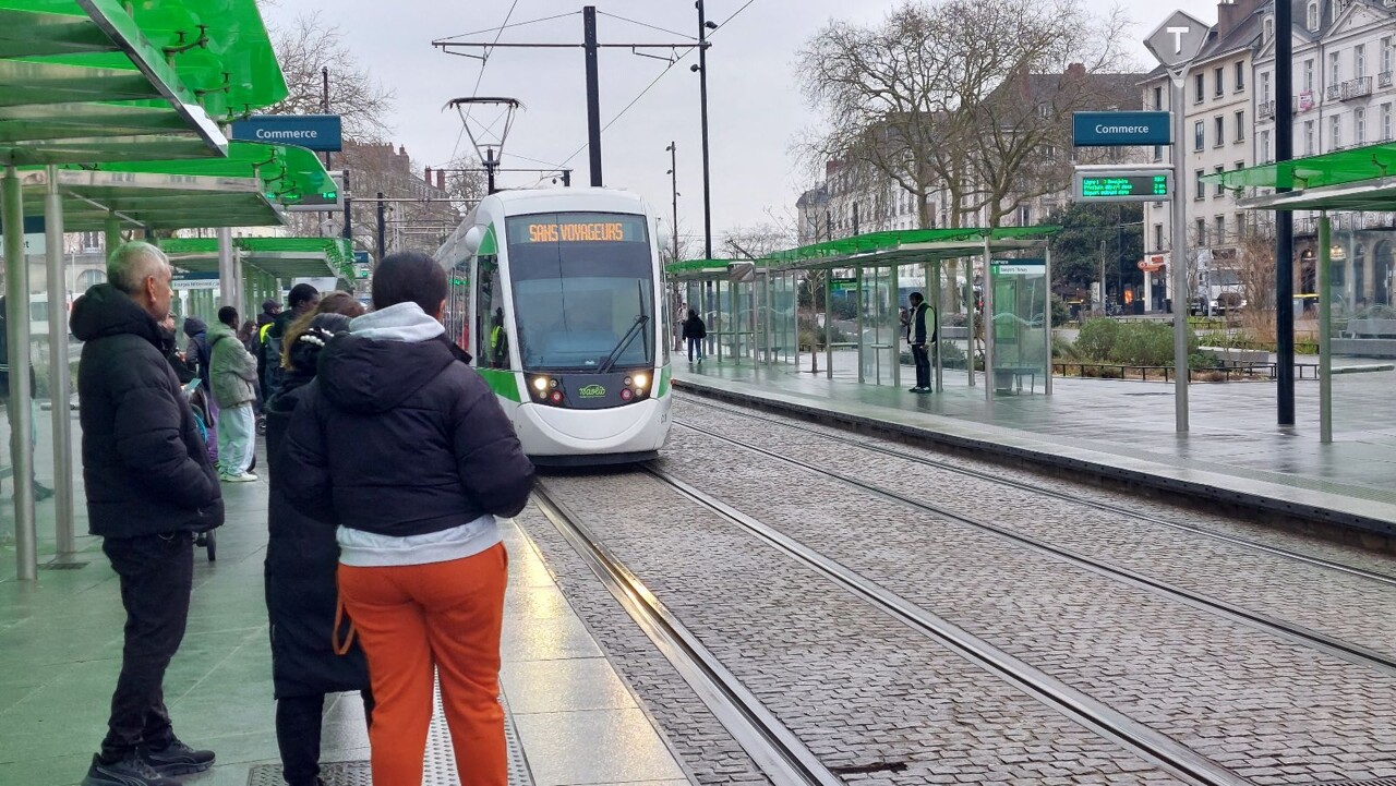 un ado de 16 ans arrêté après s'être frotté contre une femme dans le tram