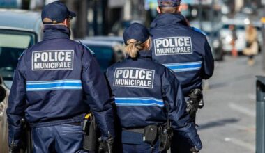 sous "proto", il emboutit quatre voitures, dont une de policiers