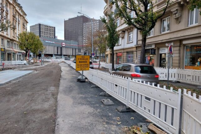Les travaux sur la chaussée rue du Travail à Strasbourg (© Thomas Blanc / Actu Strasbourg)