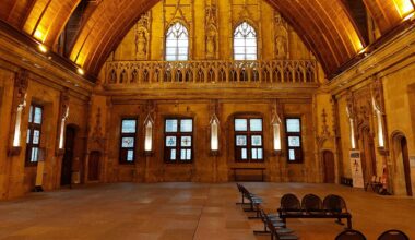 Ivre dans la rue à Rouen, un homme fait des saluts nazis puis s'en prend aux policiers