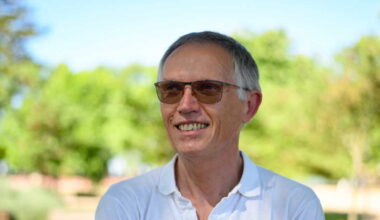 «Trois usines de trop en Europe» : Carlos Tavares reconnaît des erreurs chez Stellantis