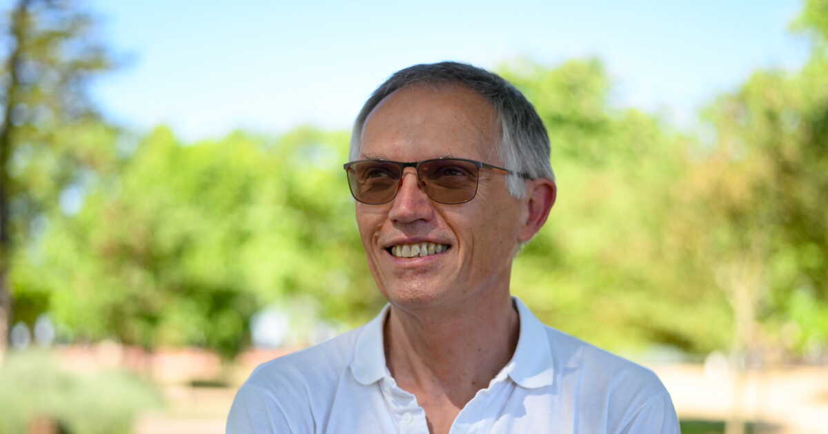 «Trois usines de trop en Europe» : Carlos Tavares reconnaît des erreurs chez Stellantis