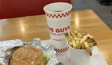 Pourquoi des restaurants Five Guys en France, dont un à Marseille, font réagir l’extrême droite