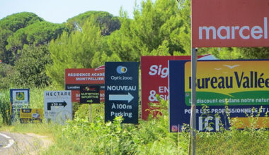 Près de Montpellier. Vendargues épinglée pour sa "forêt de panneaux publicitaires", c'est moche !