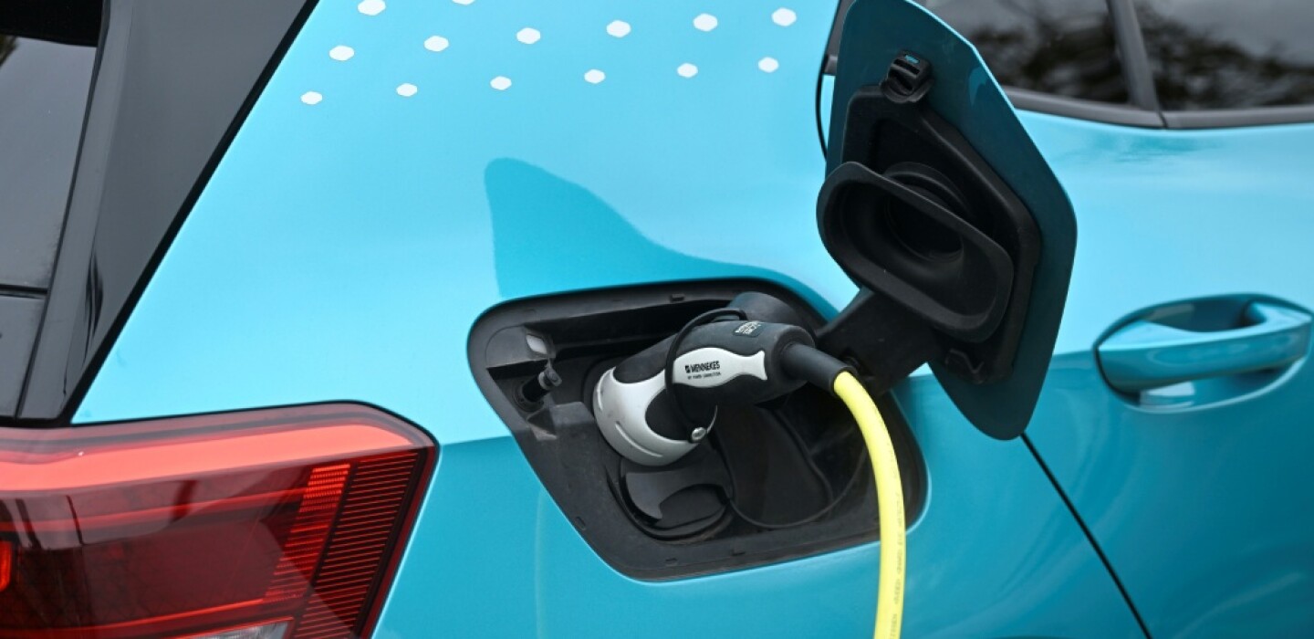 Voitures électriques en Europe : la France prône la flexibilité mais défend l’industrie