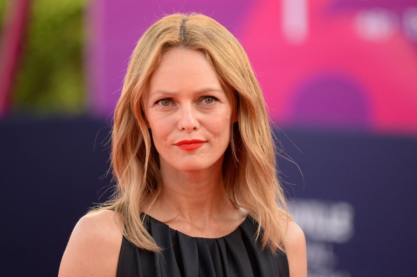Vanessa Paradis brouillée avec Serge Gainsbourg ? La chanteuse fait une mise au clair et soudain tout s’explique