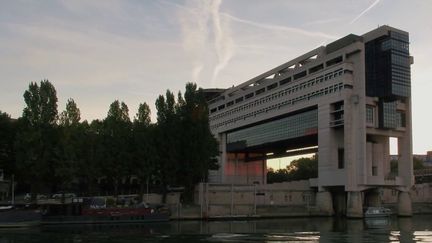 Budget 2026 : 3 000 fonctionnaires en moins, l'État veut couper dans les dépenses
