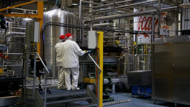 Sur le site de signes, ces immenses cuves permettent de stocker le sirop des produits Coca-Cola avant leur transfert vers l’usine d’embouteillage des Pennes-Mirabeau.