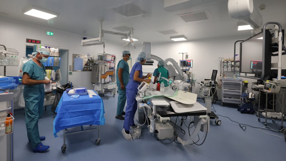 à l'Hôpital européen à Marseille, cardiologues et radiologues travaillent côte à côte