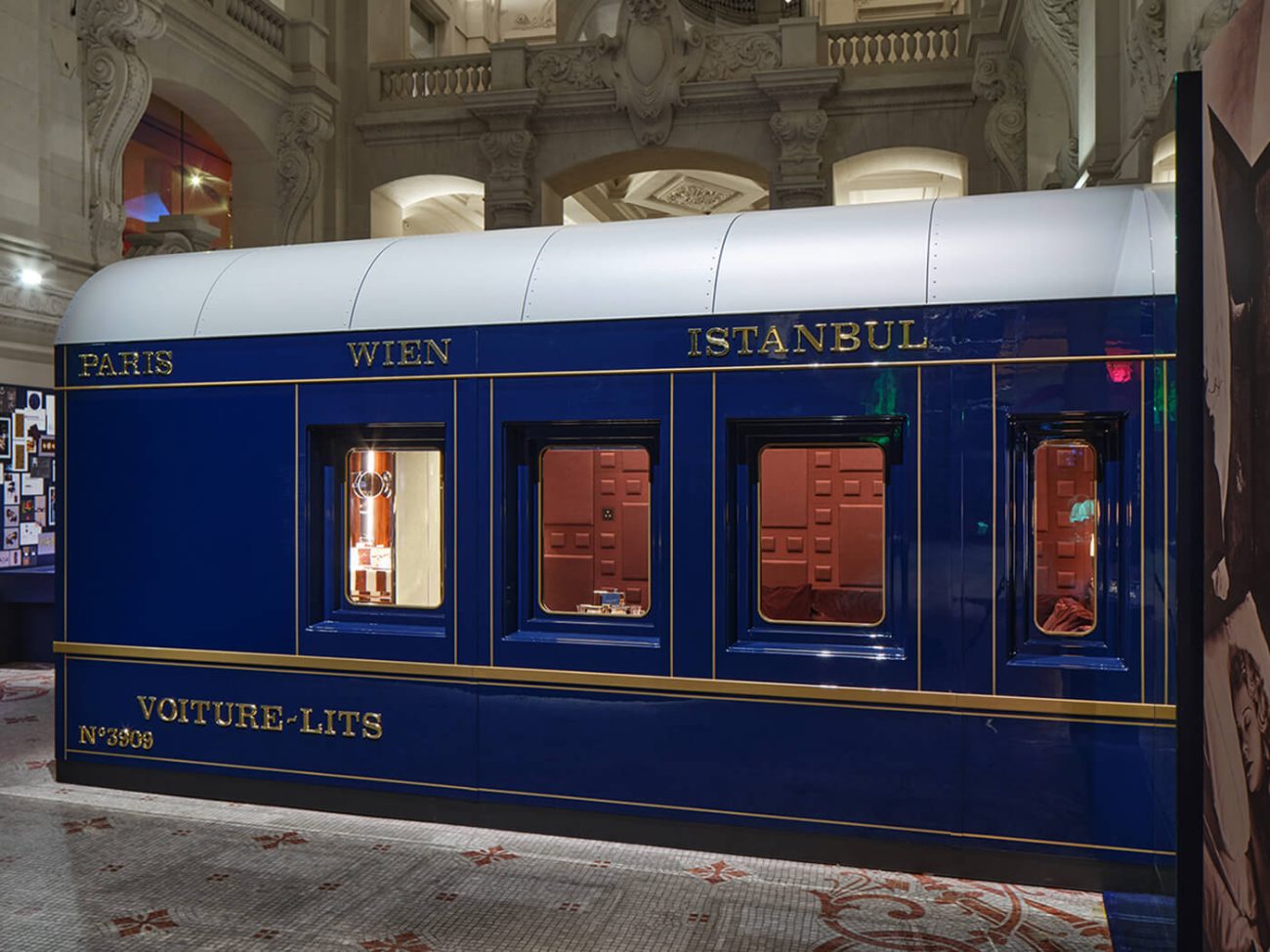 Un wagon du futur Orient Express exposé au musée des Arts Décoratifs