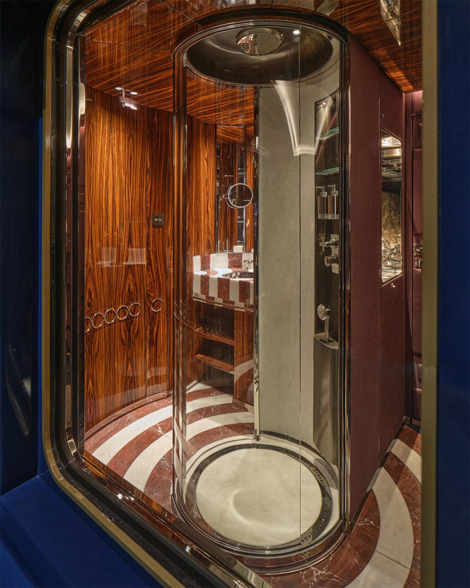 La cabine de douche du futur Orient-Express
