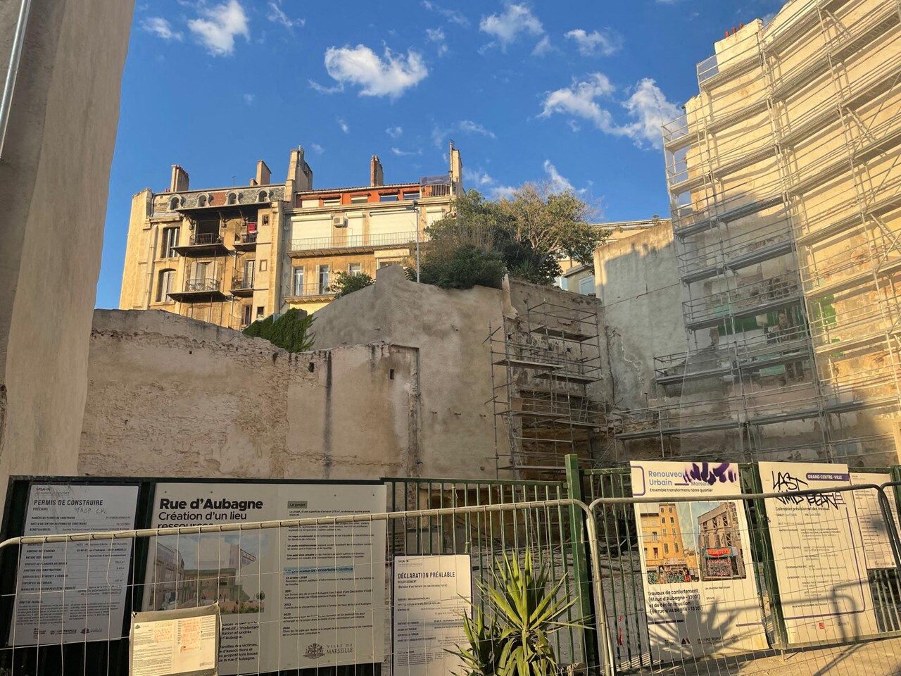 Marseille. Une victime de la rue d'Aubagne expulsée vers la Tunisie, Emmanuel Macron appelé à l'aide