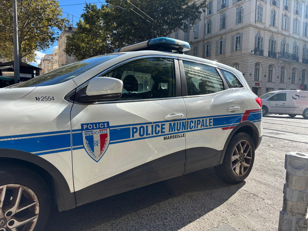 Marseille. Ces policiers municipaux utilisent leur voiture en dehors des clous : "Inacceptable"