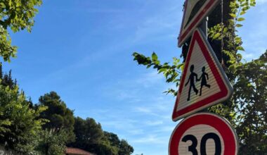 deux panneaux étaient mal orientés, ce papa s'inquiétait pour la crèche