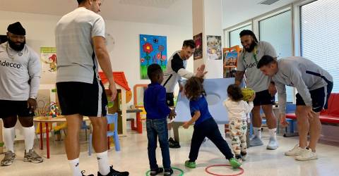 Le RC Toulon à la rencontre des enfants hospitalisés