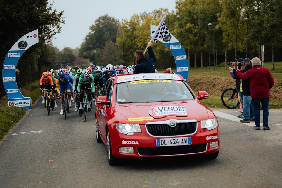 Direct. Plusieurs attaques dès le départ de la course. Suivez en direct le Tour de Vendée Cycliste 2025