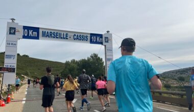 la course se poursuit après l'arrivée des élites