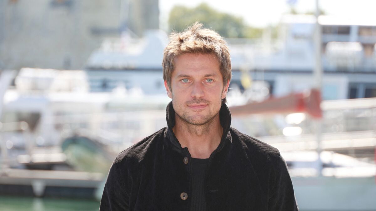 Zappé de la bande-annonce de la saison 5 d’Emily in Paris, Lucas Bravo s’exprime