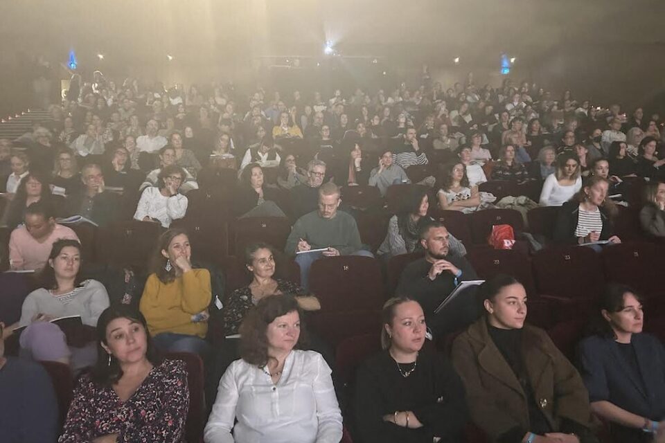 L'auditorium de l'Espace du Kiasma a fait le plein ce vendredi 