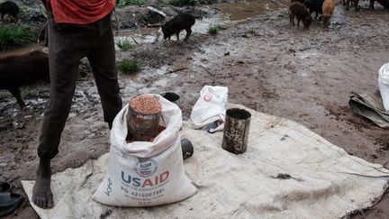 Un vieux sac de l'USAID, une agence américaine d'aide au développement, à Maban, au Soudan du Sud, le 20 août 2025. (GUY PETERSON / AFP)
