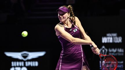 Elena Rybakina lors des demi-finales des WTA Finals, le 7 novembre 2025. (FAYEZ NURELDINE / AFP)