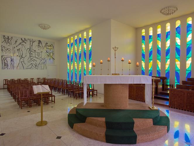 Vue de l’intérieur de la chapelle du Rosaire, réalisée par Henri Matisse, à Vence (Alpes-Maritimes).