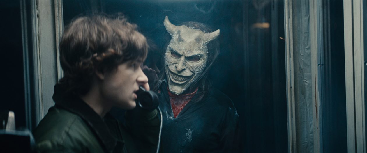 Mason Thames et Ethan Hawke dans Black Phone 2