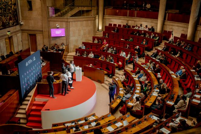 Lors de la septième session de travail de la convention citoyenne sur les temps de l’enfant, au Conseil économique, social et environnemental, à Paris, le 21 novembre 2025.