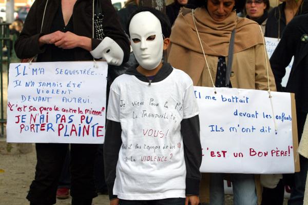 En 2024, 906 femmes victimes de harcèlement par leur conjoint ou ex-conjoint se sont suicidées ou ont tenté de se suicider, un chiffre en hausse de 17 % sur un an.