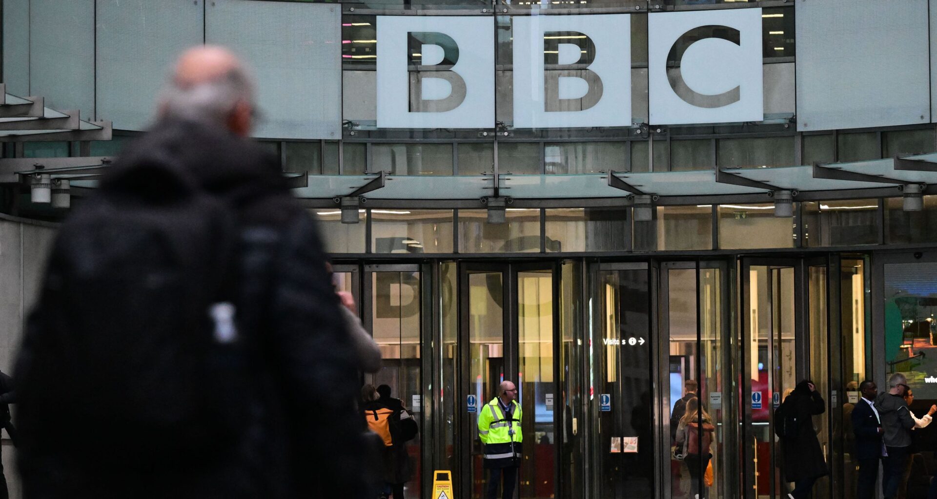 démissions à la tête de la BBC après un montage contesté d'un discours de Trump