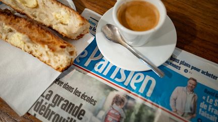 L'édition du 18 septembre 2025 du journal "Le Parisien". (STEPHANE OUZOUNOFF / HANS LUCAS / AFP)