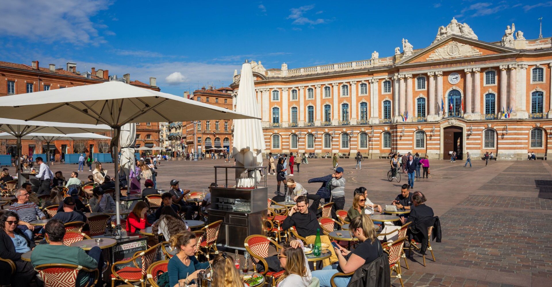 à Toulouse, Emmanuel Macron attendu de pied ferme par des soutiens désabusés