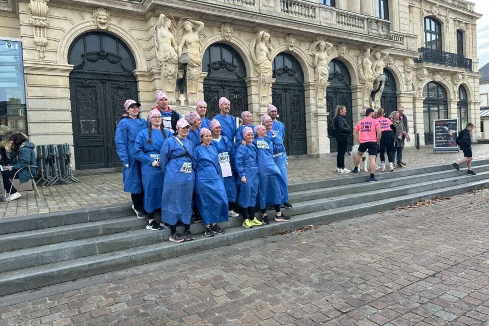 Les soignants de la Polyclinique du Cotentin ont lâché leur matériel pour courir sous le nom
des « Polycocottes ».
