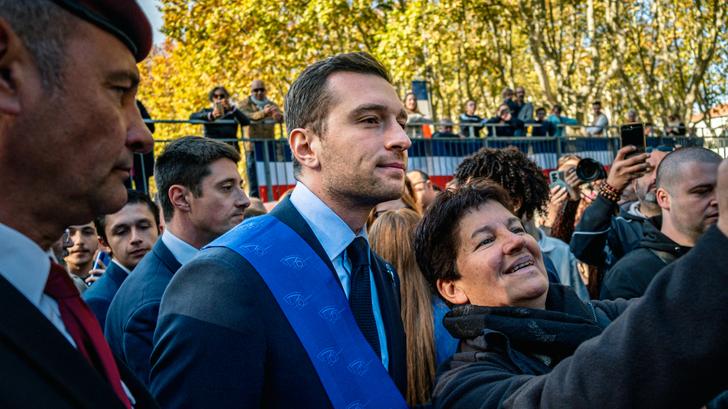 Jordan Bardella, ici à la fin de la cérémonie de commémoration de l’Armistice au monument aux morts de Perpignan (Pyrénées-Orientales), le 11 novembre 2025.