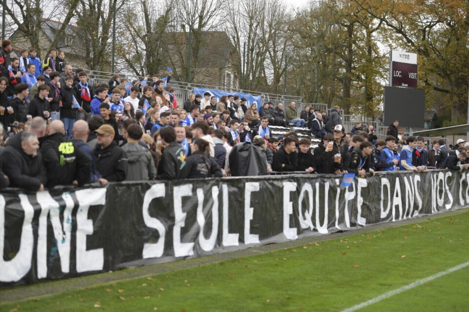 Les supporters donnent de la voix avant le coup d'envoi.