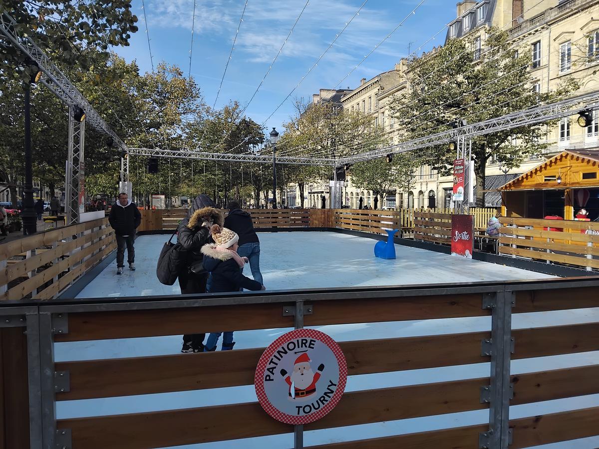 À Bordeaux, la patinoire à ciel ouvert est de retour aux allées de Tourny