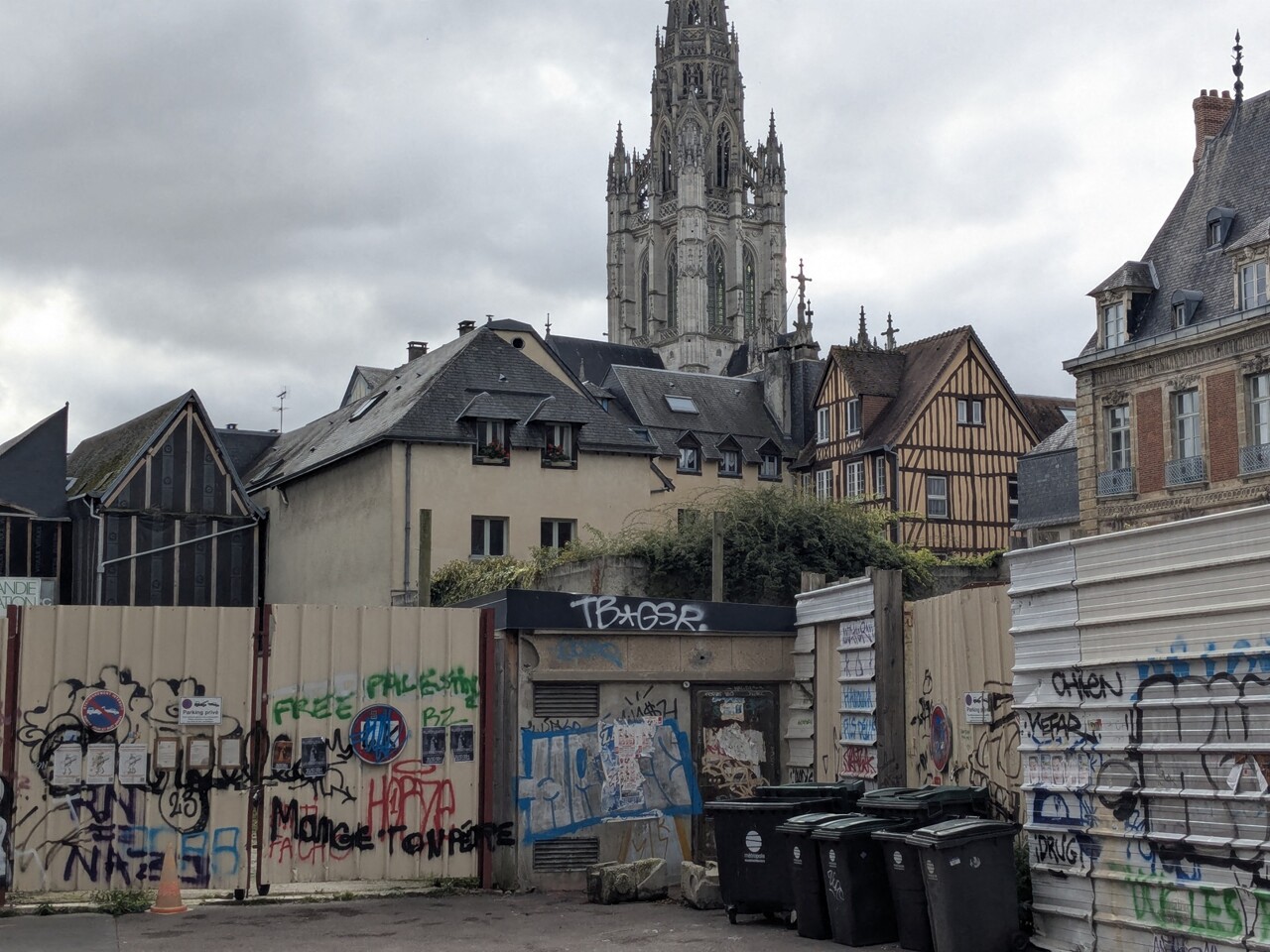 Insécurité, explosions... Dans ce quartier du centre de Rouen, des habitants interpellent la mairie