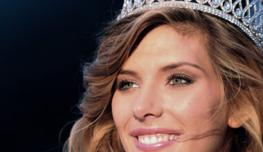 pourquoi la société Miss France a fait appel à la "marraine" Camille Cerf