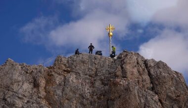 Vidéo. Zugspitze : la croix dorée retirée du plus haut sommet d’Allemagne