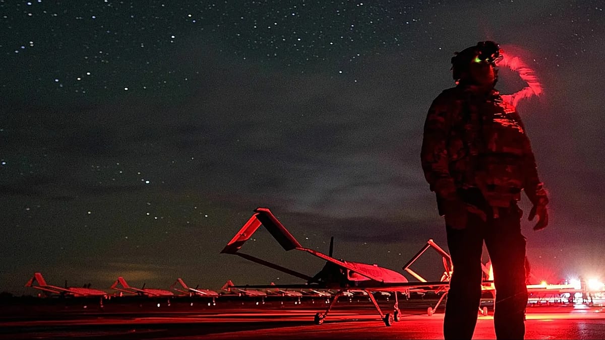 Construits dans l'ombre, lancés dans la nuit : comment les drones ukrainiens ciblent les raffineries russes