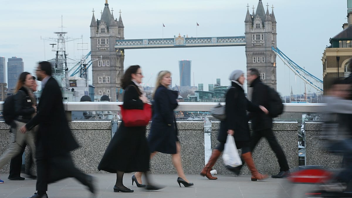 La tenue décontractée s'impose : les bureaux britanniques redéfinissent les codes vestimentaires