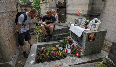 Paris lance une loterie d'emplacements funéraires près de Jim Morrison, Édith Piaf et Oscar Wilde