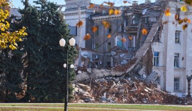 Trois ans après sa libération, la ville de Kherson vit toujours sous une menace russe permanente