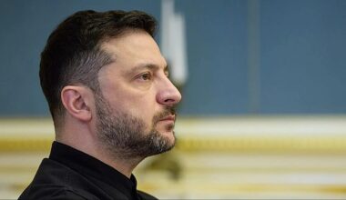 Selon Zelensky, l'Ukraine est confrontée à un "choix très difficile" entre la dignité et un partenaire clef